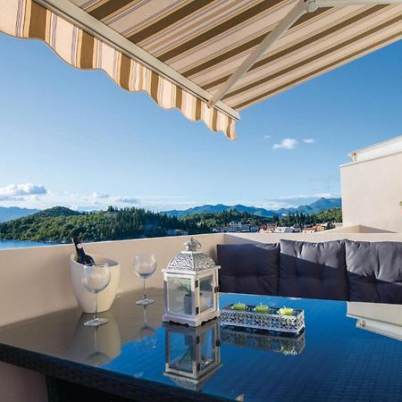 Awesome Apartment In Blace With House Sea View Zewnętrze zdjęcie