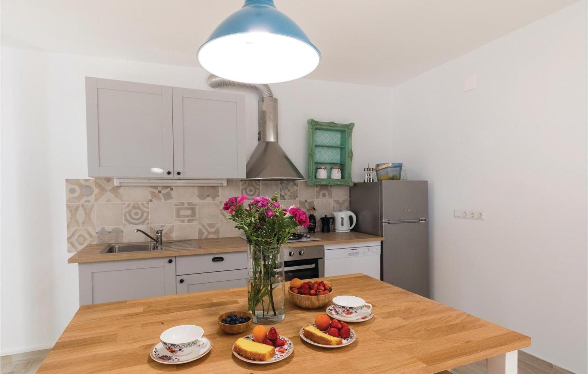 Awesome Apartment In Blace With House Sea View Zewnętrze zdjęcie