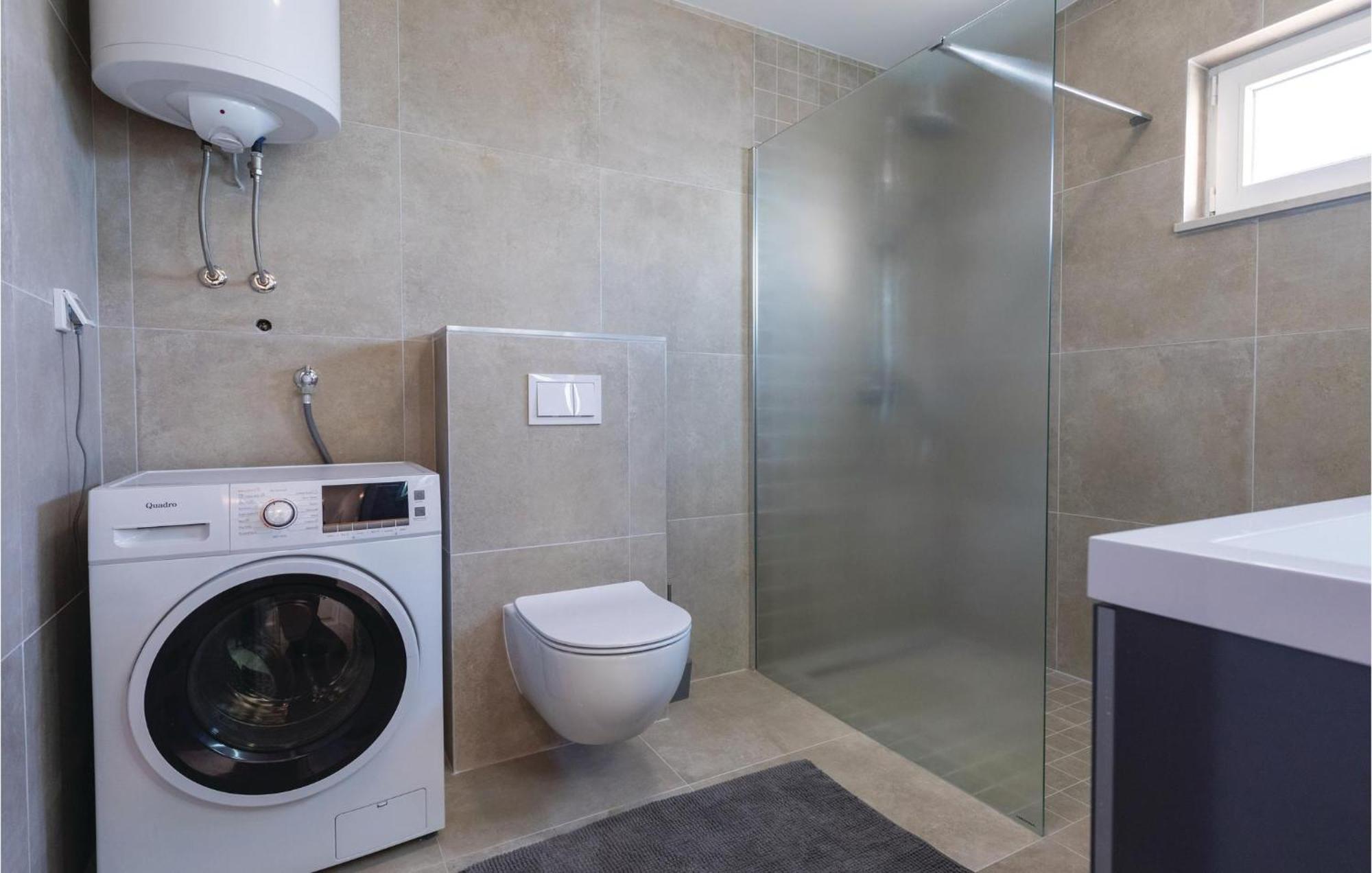 Awesome Apartment In Blace With House Sea View Zewnętrze zdjęcie