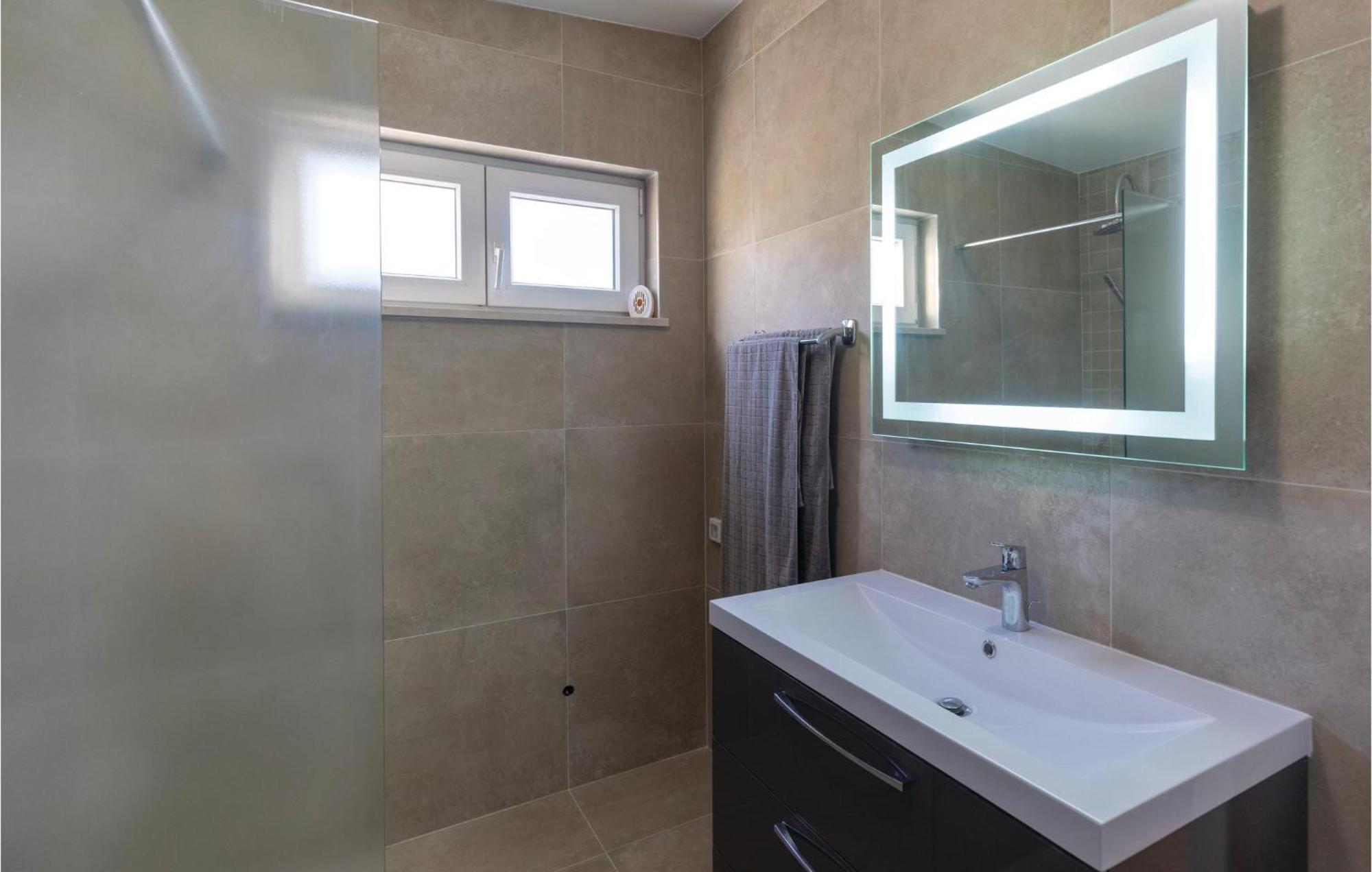 Awesome Apartment In Blace With House Sea View Zewnętrze zdjęcie