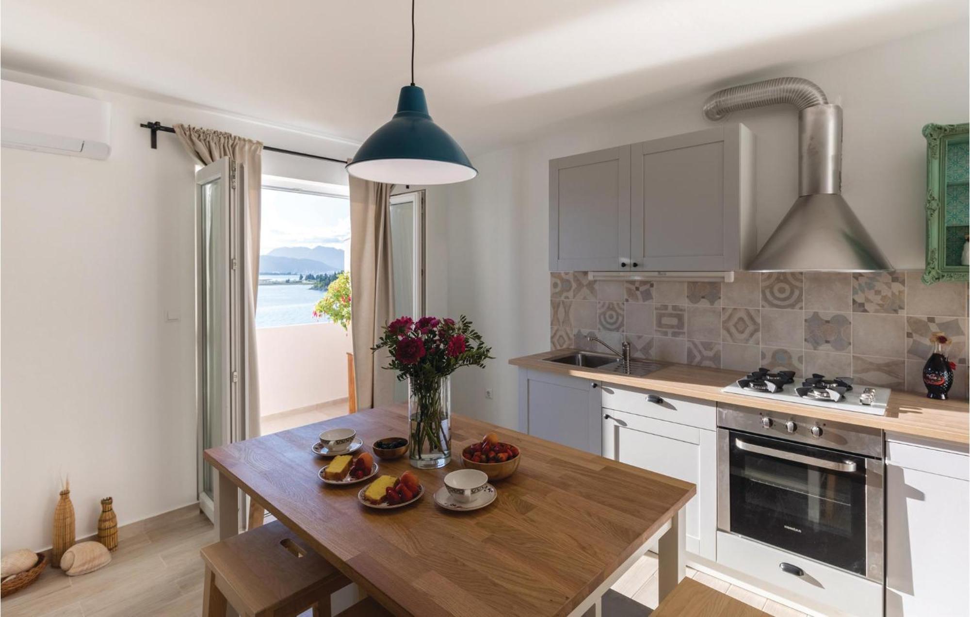 Awesome Apartment In Blace With House Sea View Zewnętrze zdjęcie