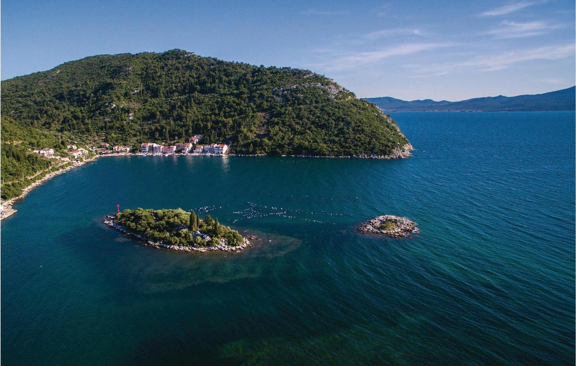 Awesome Apartment In Blace With House Sea View Zewnętrze zdjęcie