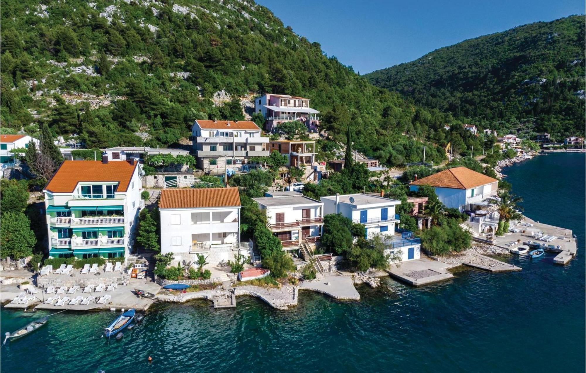 Awesome Apartment In Blace With House Sea View Zewnętrze zdjęcie